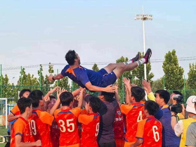 汪强：退役扎根青训七载 呼吁完善教练评价体系