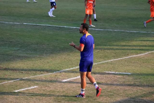 汪强：退役扎根青训七载 呼吁完善教练评价体系