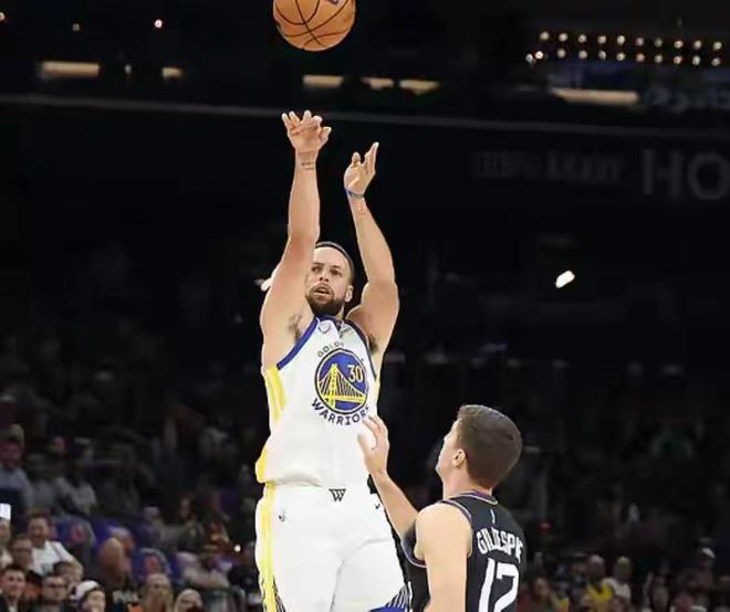 库里状态起伏难掩勇士赛季困境