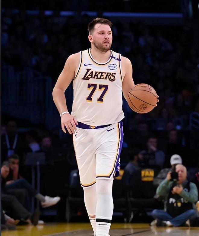 詹姆斯以10次2000分领跑现役球员榜单