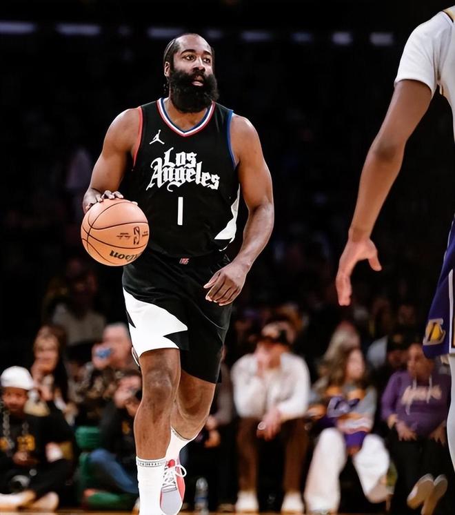 詹姆斯以10次2000分领跑现役球员榜单