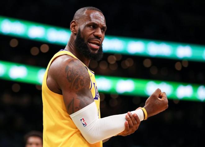 詹姆斯以10次2000分领跑现役球员榜单