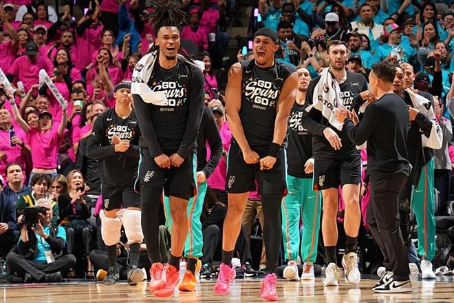 马刺力克开拓者迎开门红 约翰逊进攻低迷引关注